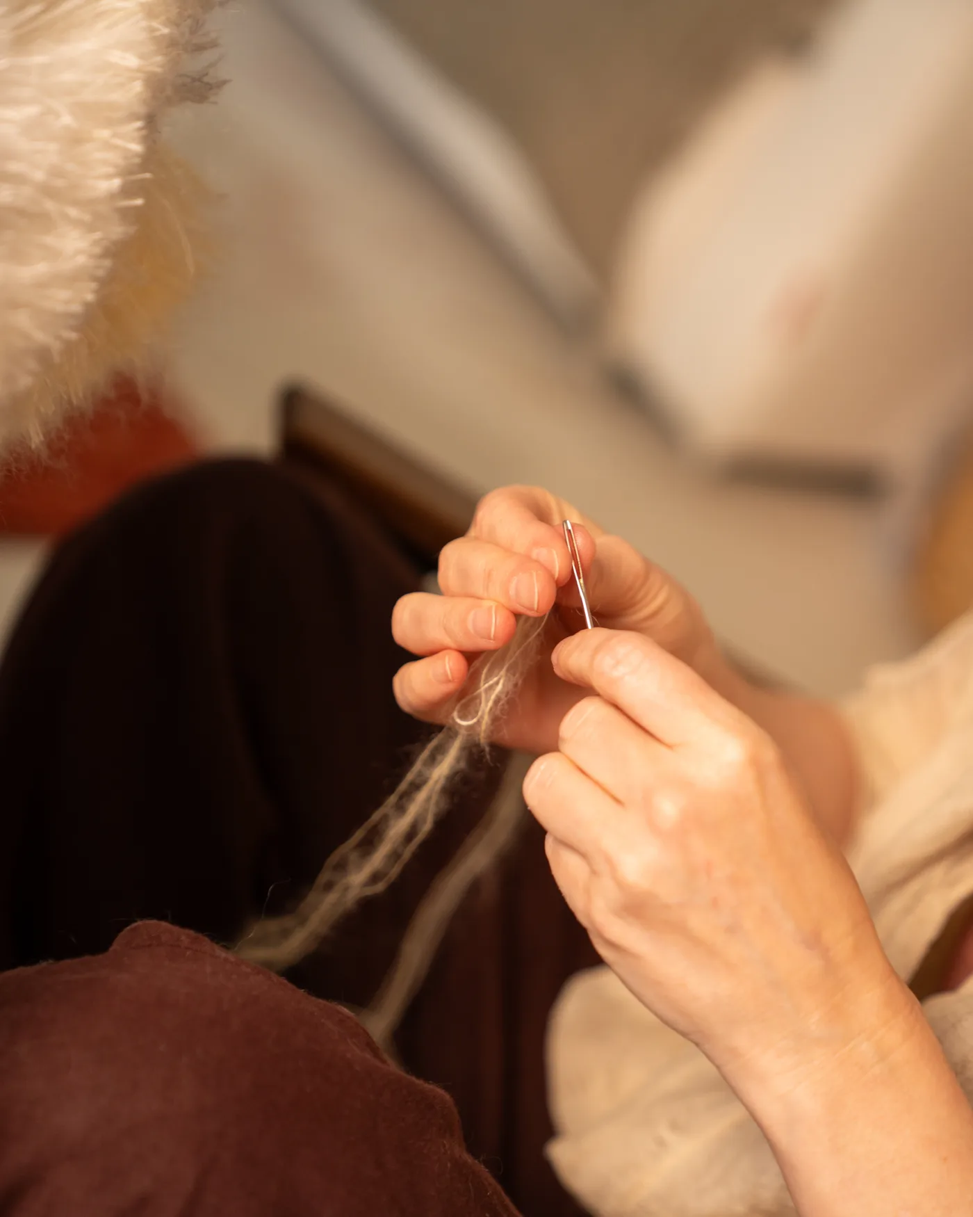Hochwertiges Wollgarn für textile Wandreliefs